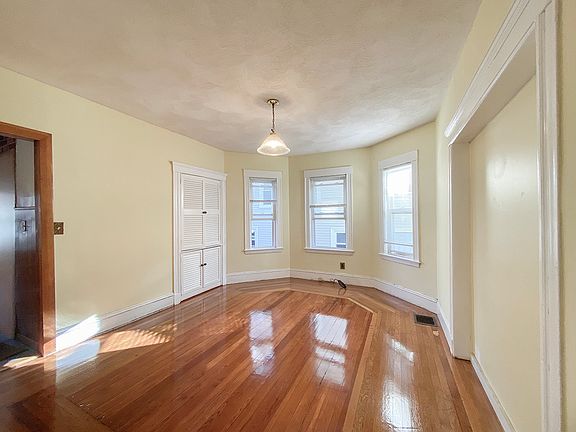 4th image of 21 Lovell St APT 1