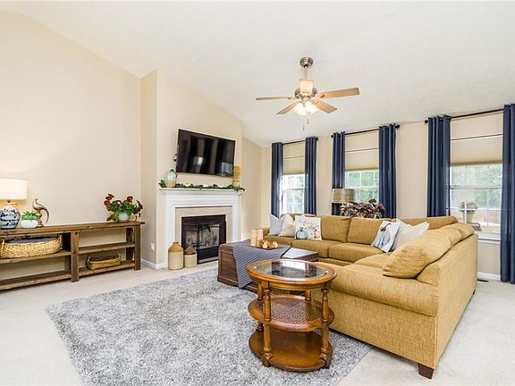 3rd image of 511 Lazy River Ln
