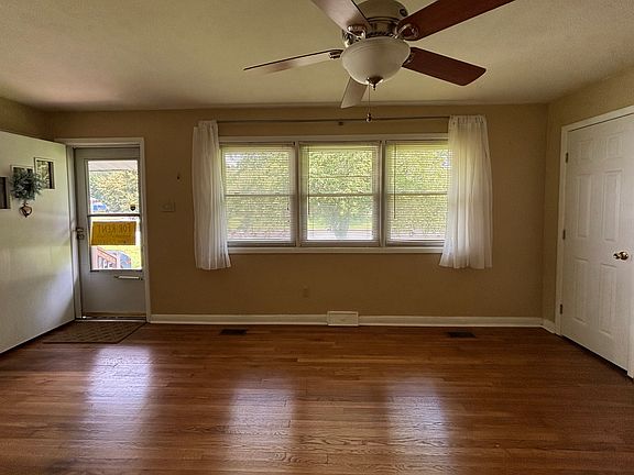 3rd image of 90 Pollard Dr