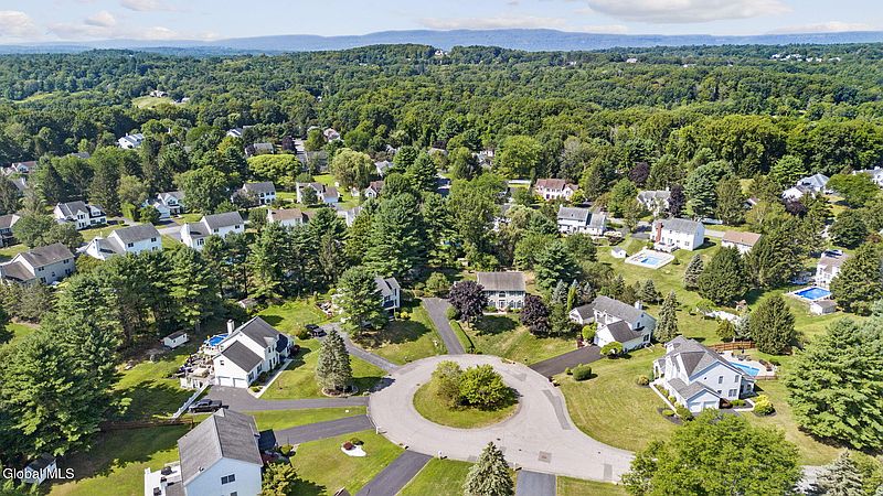 4th image of 157 Kennewyck Circle