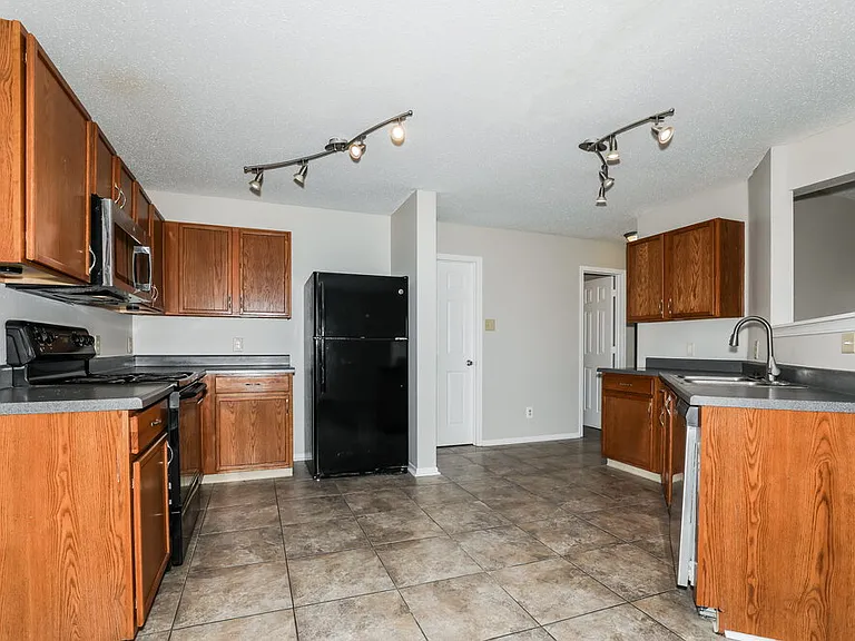 2837 Ludwig Dr — Photo 8