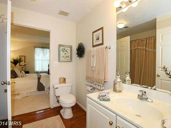 4th image of 10022 Vanderbilt Cir APT 4-13