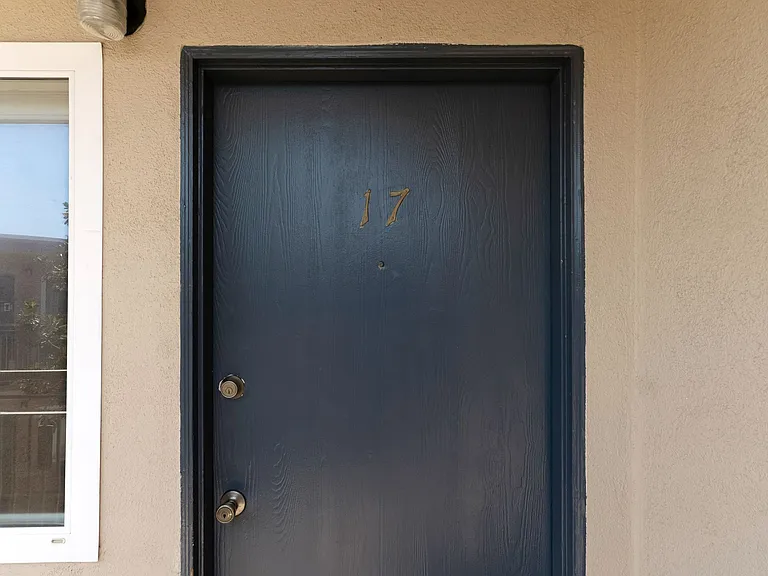 1690 E Hillcrest Dr — Photo 25