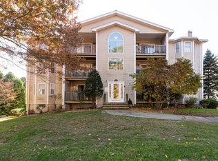 218 High St APT 13, Ipswich, MA 01938