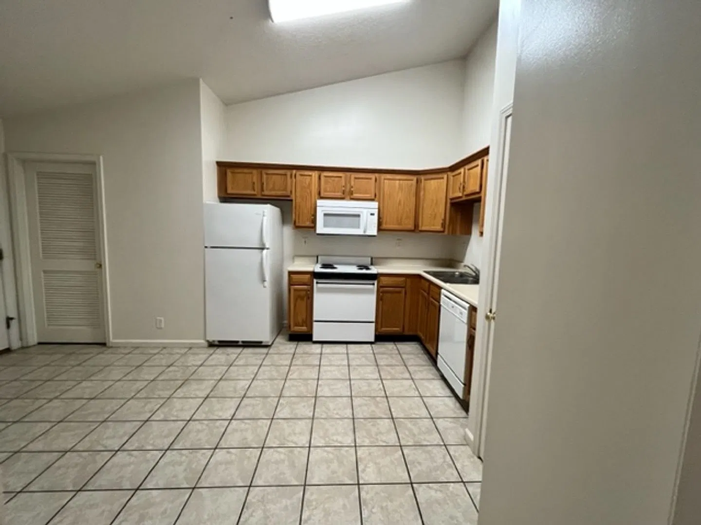 Spacious 3bed/2bath duplex in quiet community with many nice features — Photo 4