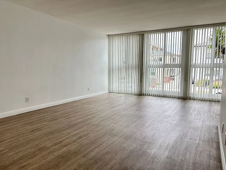 928 S Sherbourne Dr — Photo 18