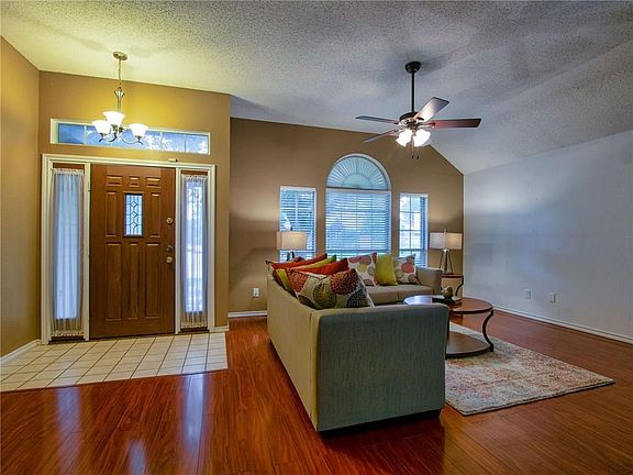 4th image of 4102 Stonecastle Dr