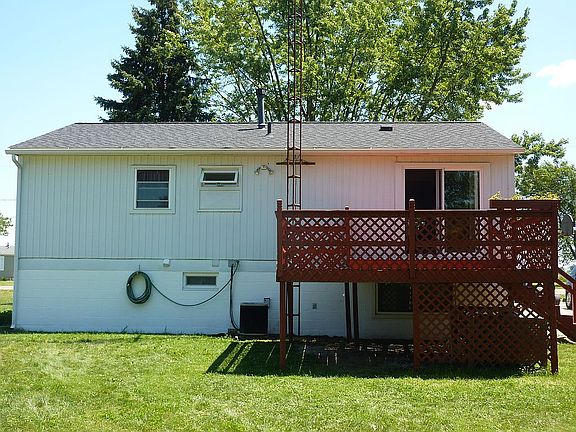 4th image of 2423 East Dr