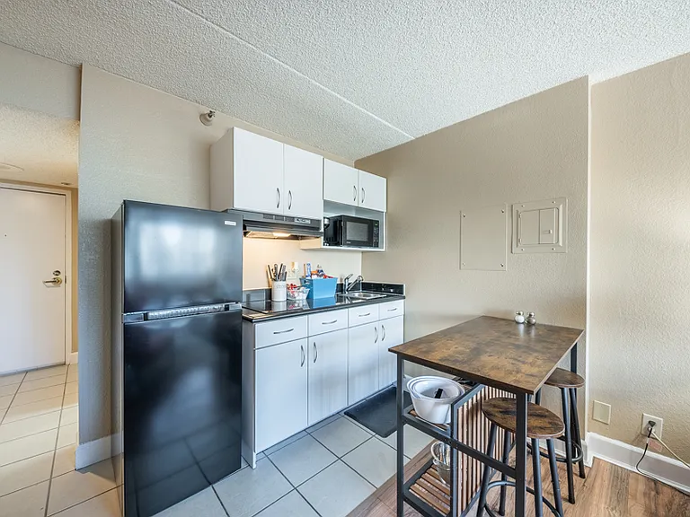 Reno Regency Apartments — Photo 13