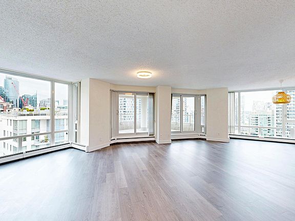 4th image of 1020 Harwood St #2004