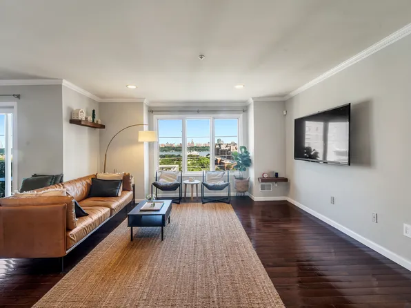 15 Legend Hills Drive image 1 of 28