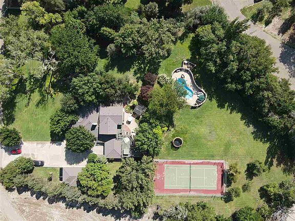 3rd image of 3950 Cottonwood Ln