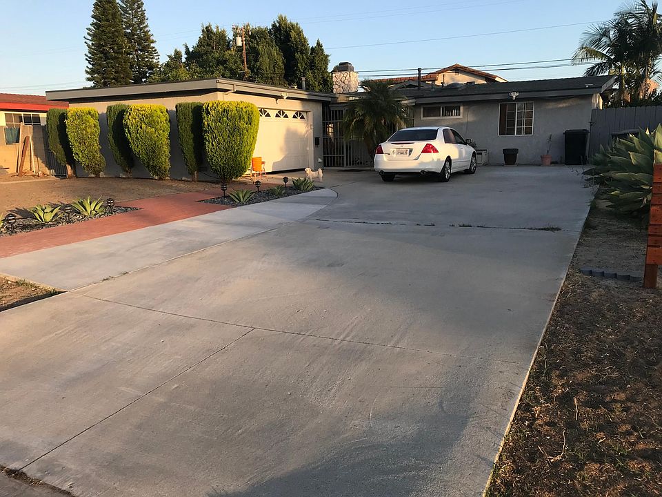 Long driveway: can park up to 6 cars