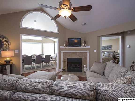 4th image of 42 Laurel Ln #9B