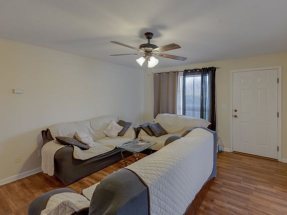 4th image of 209 Willow Dr