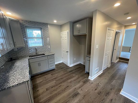 3rd image of 3741 Avondale Ave