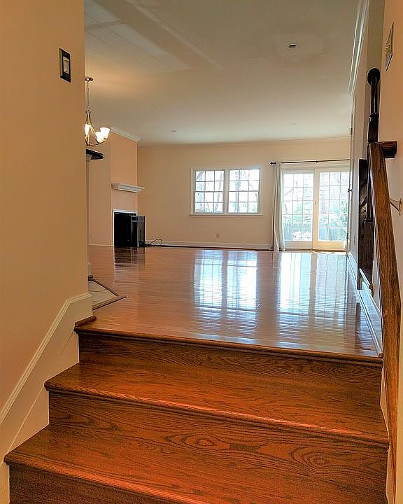 Foyer steps