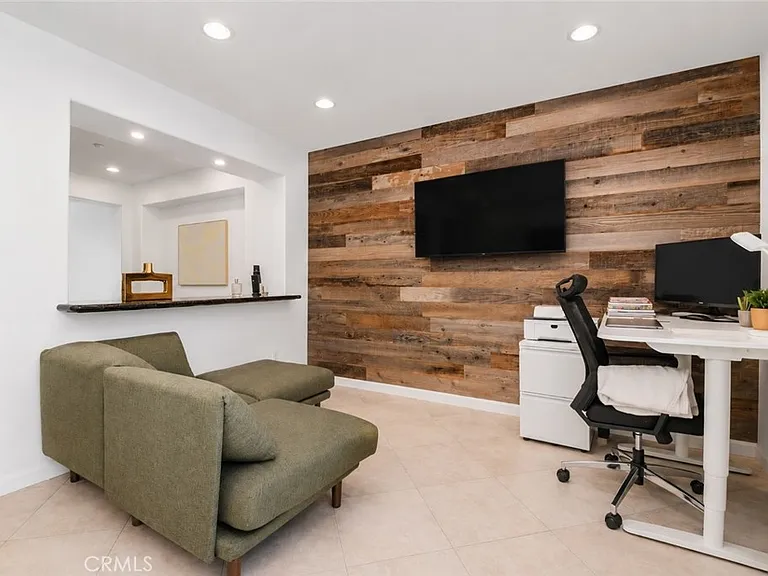 6 El Cajon — Photo 5