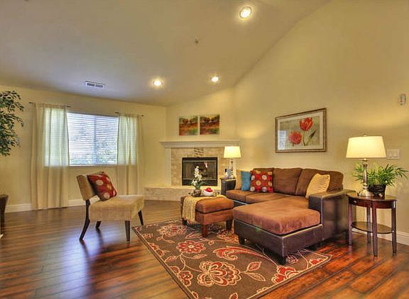 5th image of 423 N Claremont St APT 3