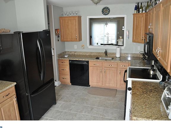 5th image of 258 Palermo Dr