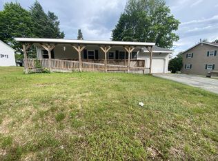 27 Pond Rd, Lewiston, ME 04240