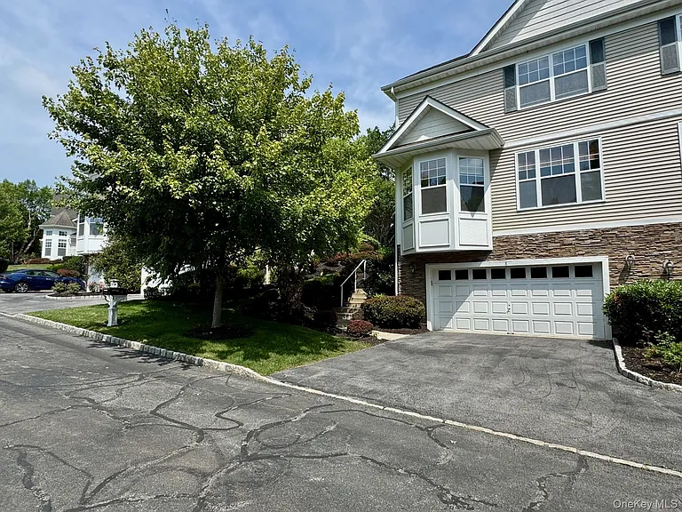 8 Green Ct — Photo 2