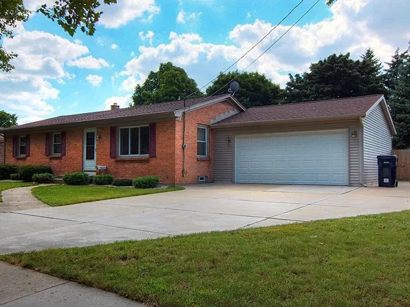 1155 Worcester Dr NE, Grand Rapids, MI 49505