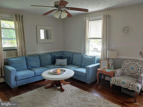 2nd image of 22765 Lawrence Ave