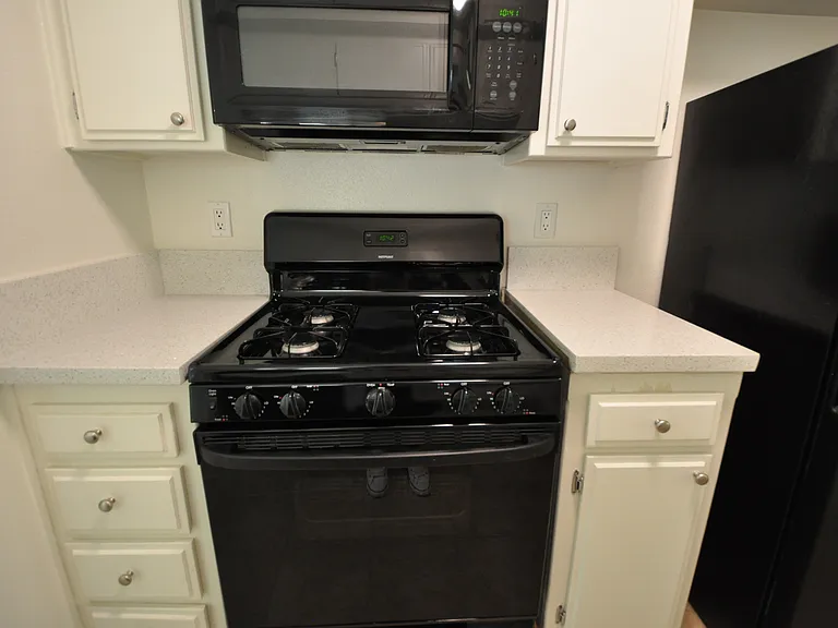 11035 Otsego St — Photo 26