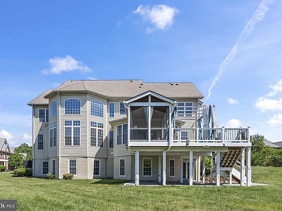 3rd image of 2501 Friendship Heights Dr