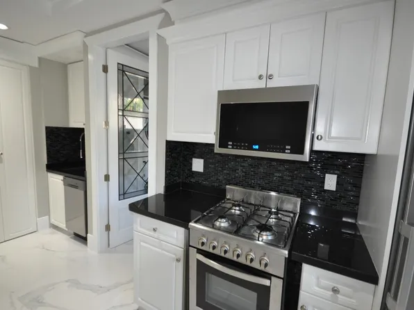 7505 Kingsway, Burnaby, BC V3N 3C1