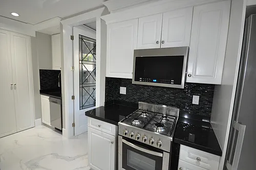 7505 Kingsway Photo 1