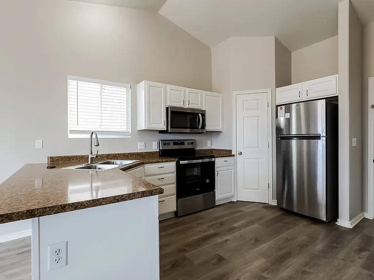 6824 N Yakima Way — Photo 7
