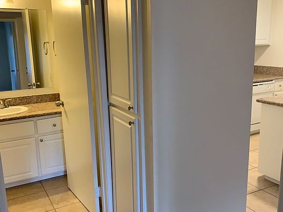 5th image of 2815 E St APT 6