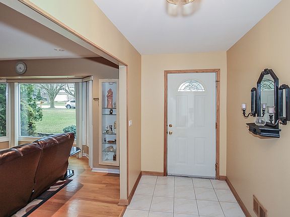 2nd image of 1909 E Kiowa Ln