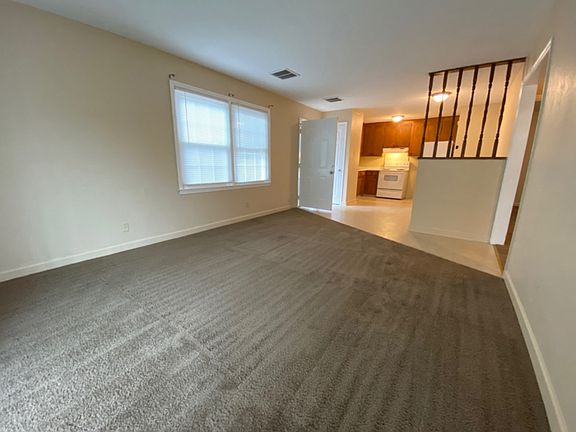 3rd image of 135 Oakwood Ave APT C