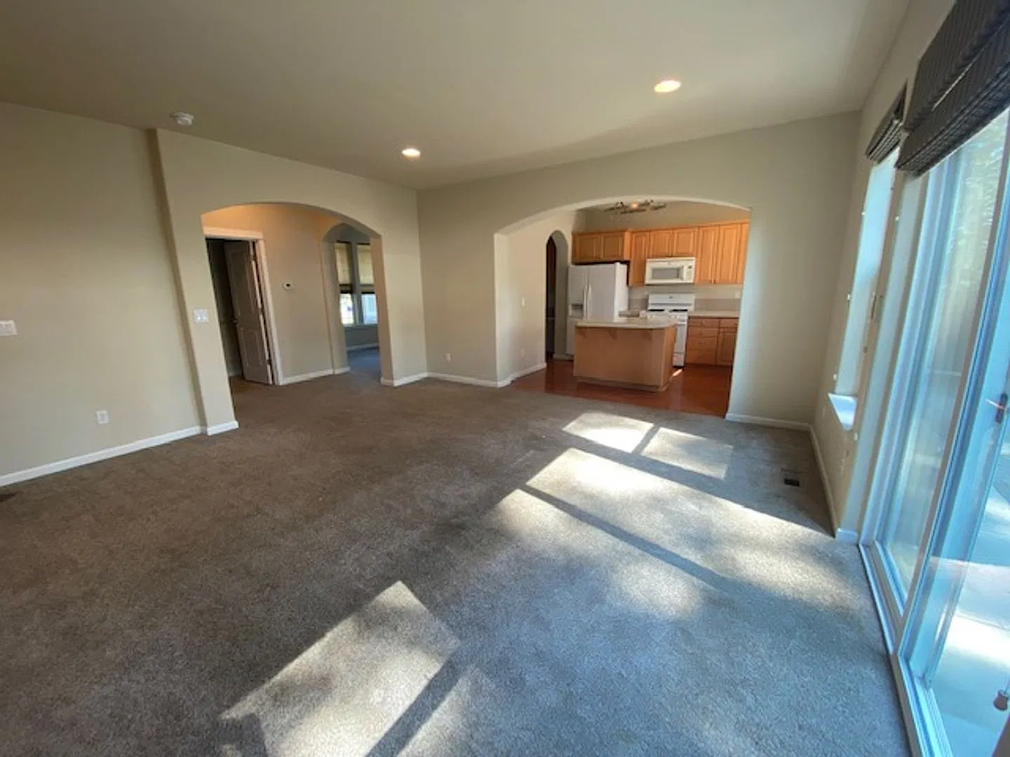 Move in Special $500 off first months rent / Large home SW Bend — Photo 2