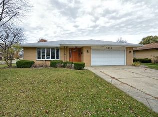 3210 Plum Grove Dr, Rolling Meadows, IL 60008