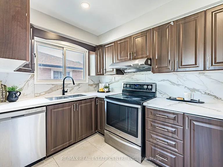 2 Milner Rd #MAIN FLOOR — Photo 18