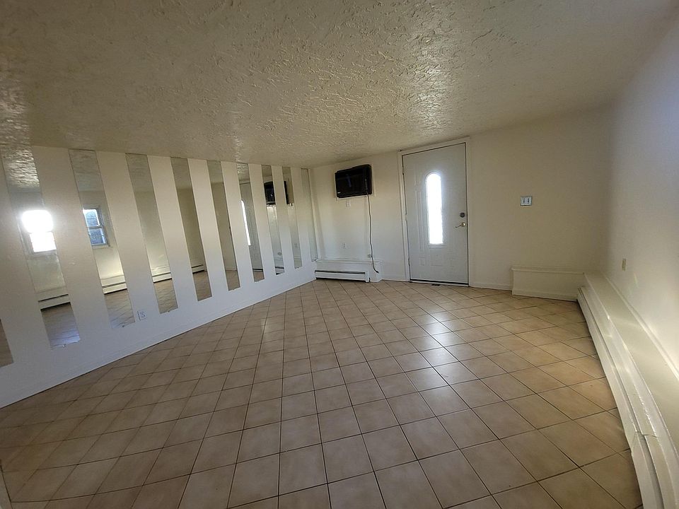 1st image of 1385 Sweetman Ave Floor 1