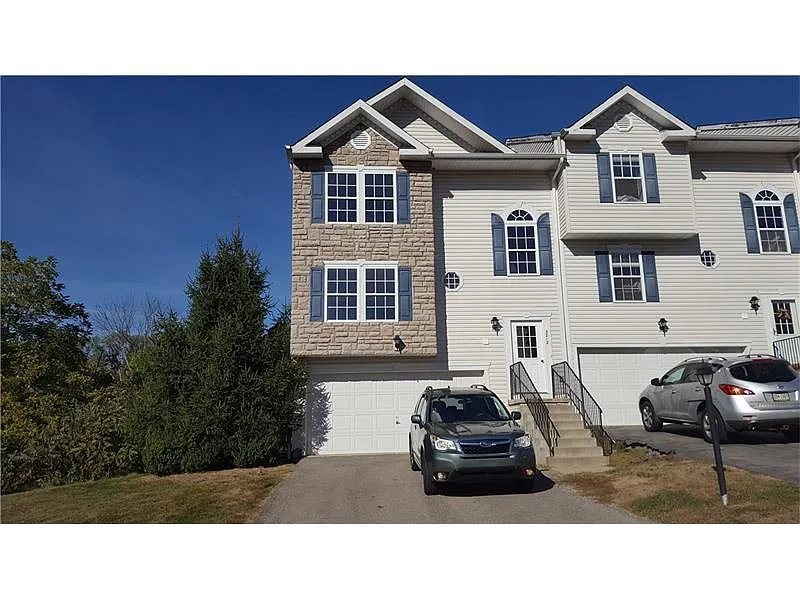 3212 Canterbury Dr photo 1