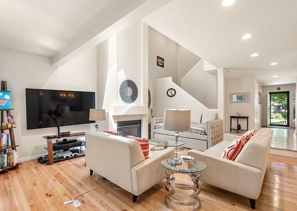 1st image of 37 Orchard Hill Dr