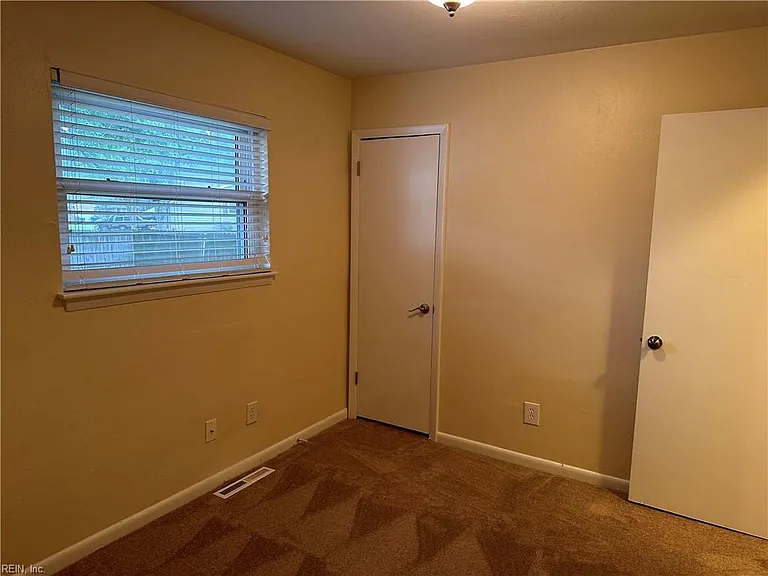 940 Redwood Cir — Photo 31