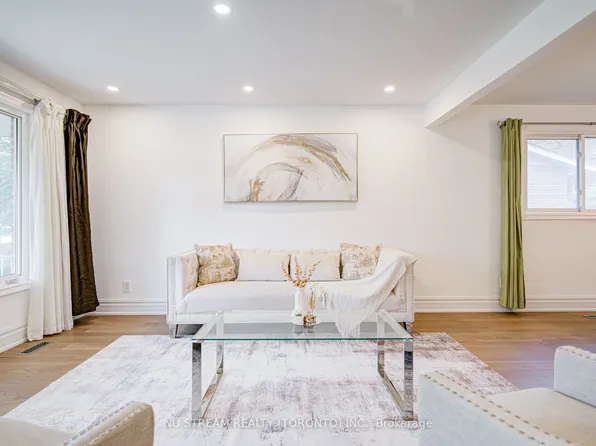 8 Hemingway Cres, Markham, ON L3R 2A4