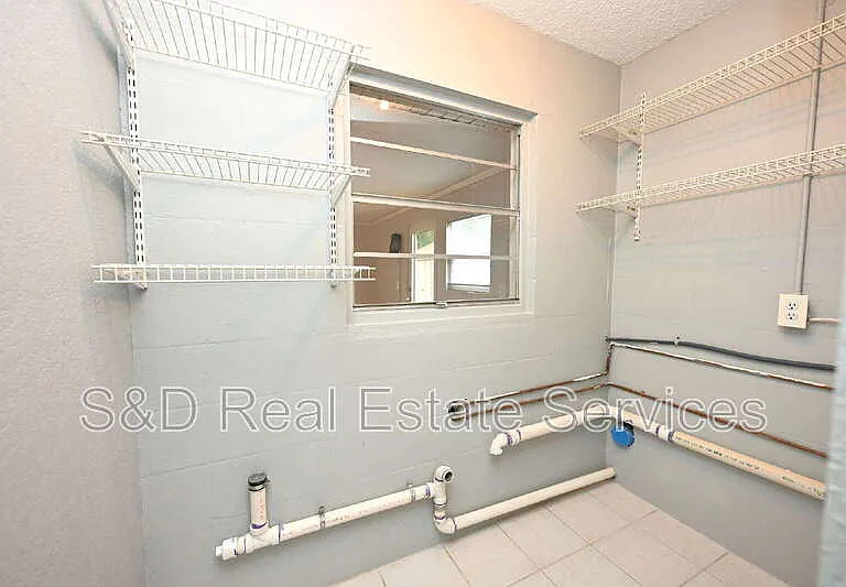 907 Swann Dr — Photo 14
