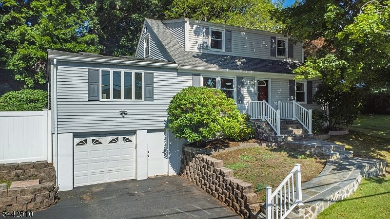 1st image of 27 Mountain Rd