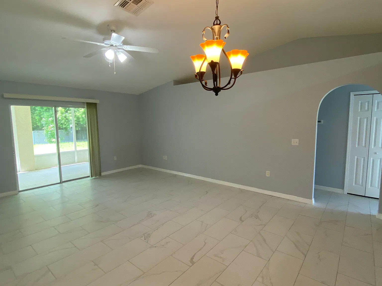 3 bed, 1312 sqft, $2,200 — Photo 3