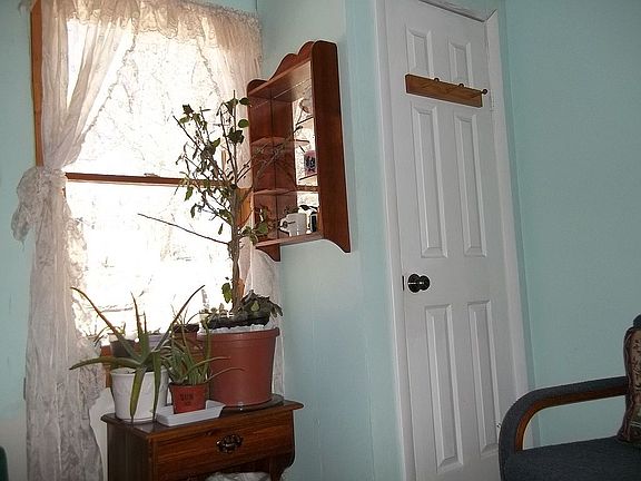 Small down bedroom 9.5'x9.5'