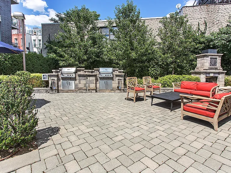 5-49 Borden Ave #B4 — Photo 11