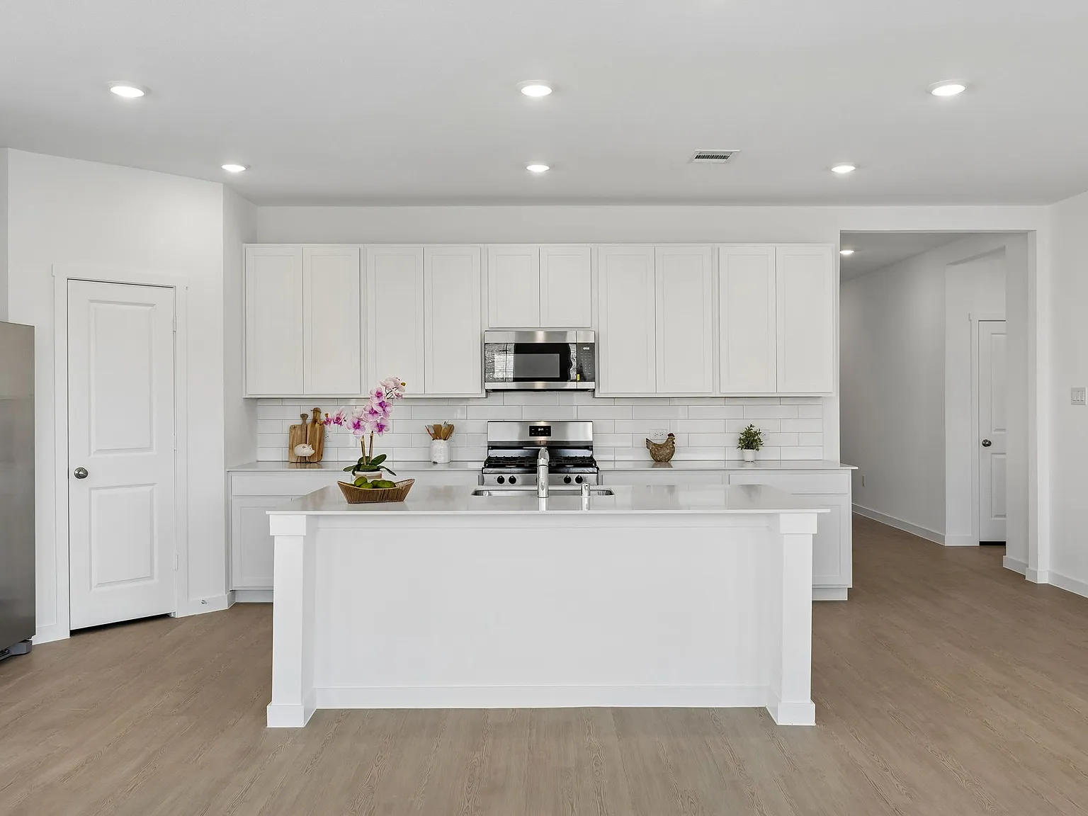 4 bed, 1902 sqft, $2,400 — Photo 3